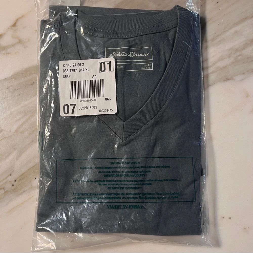 NWT Eddie Bauer V-Neck Short Sleeve Tee Size XL Graphite - Picture 1 of 6